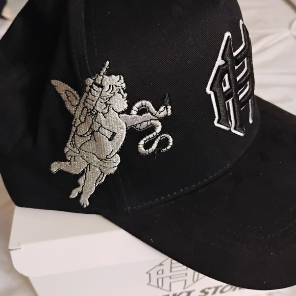 Black Embroidered Cap - Picture 3 of 7
